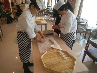 陕西向阳餐饮集团 向阳饺子体验工场新闻发布会在宝鸡举行