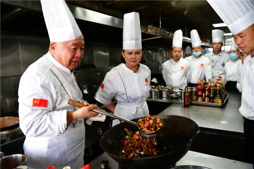 水晶宫新装首开特色名宴昭通市烹饪协会成立助推云南餐饮再上新台阶 文艺精品 文旅频道